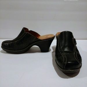 Sofft leather clogs 7.5 black balance